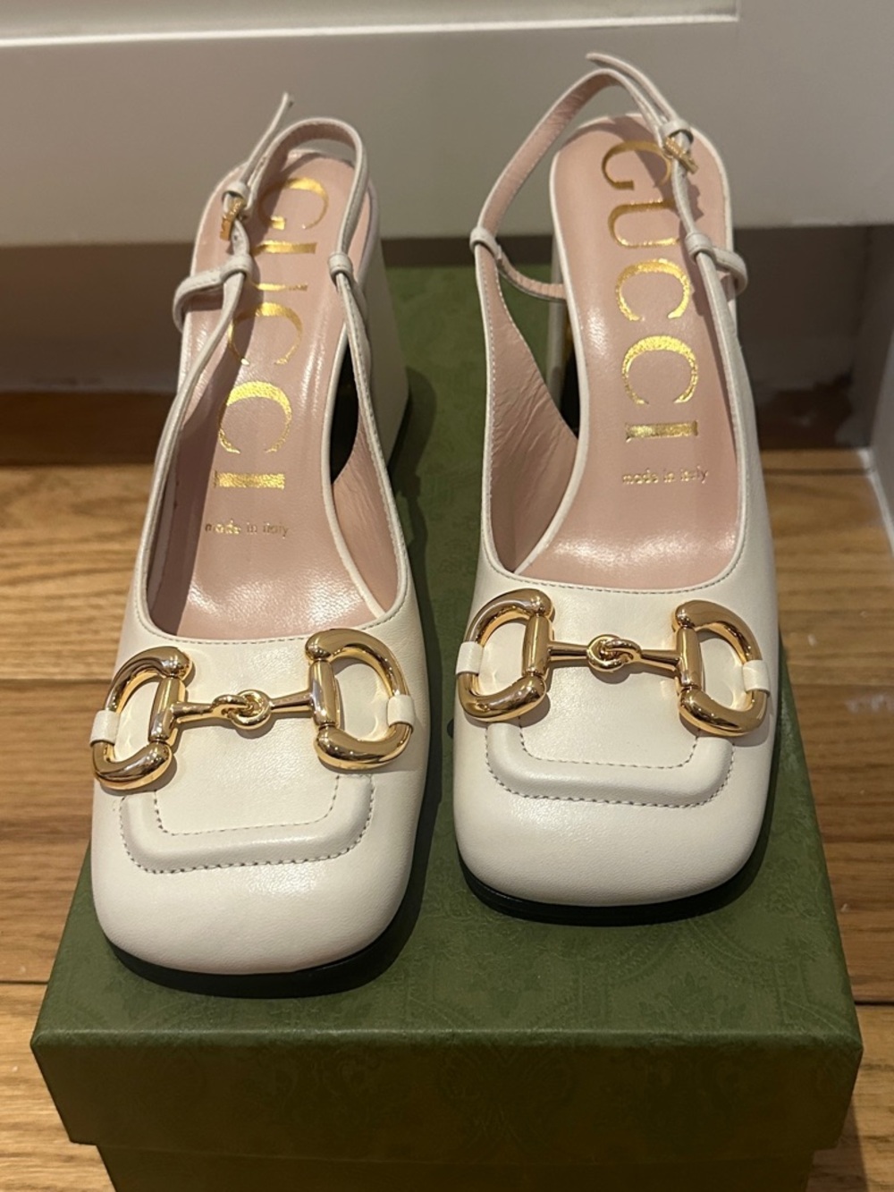 Gucci White Leather Horsebit Slingback Pumps with Gold Hardware - Picture 2 of 9